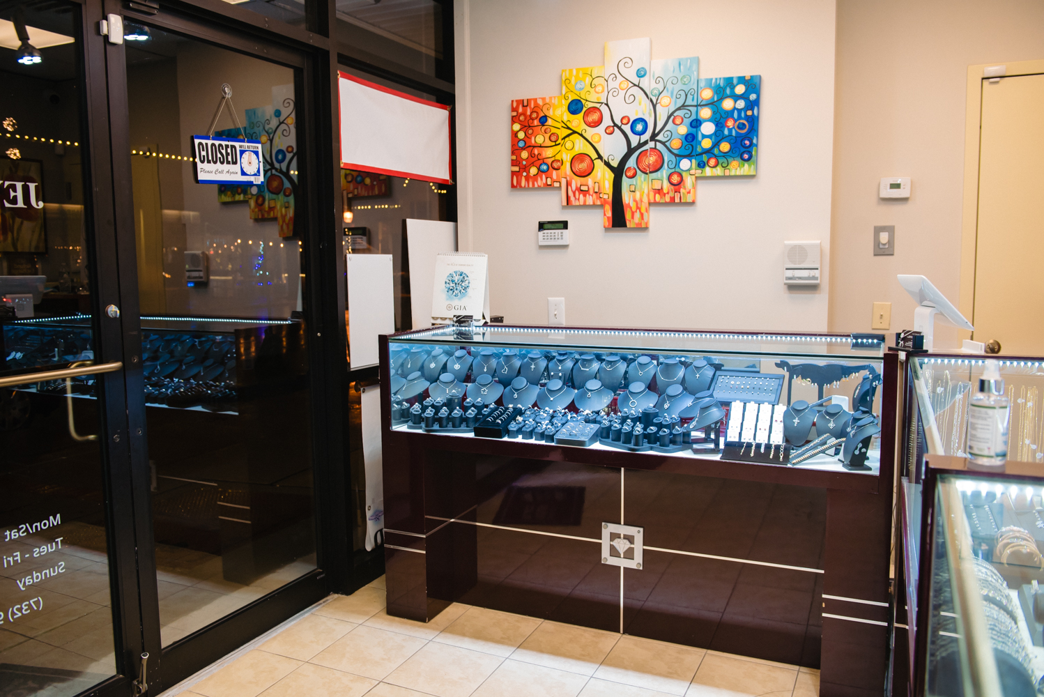 A&J Jewelers store showcase 2