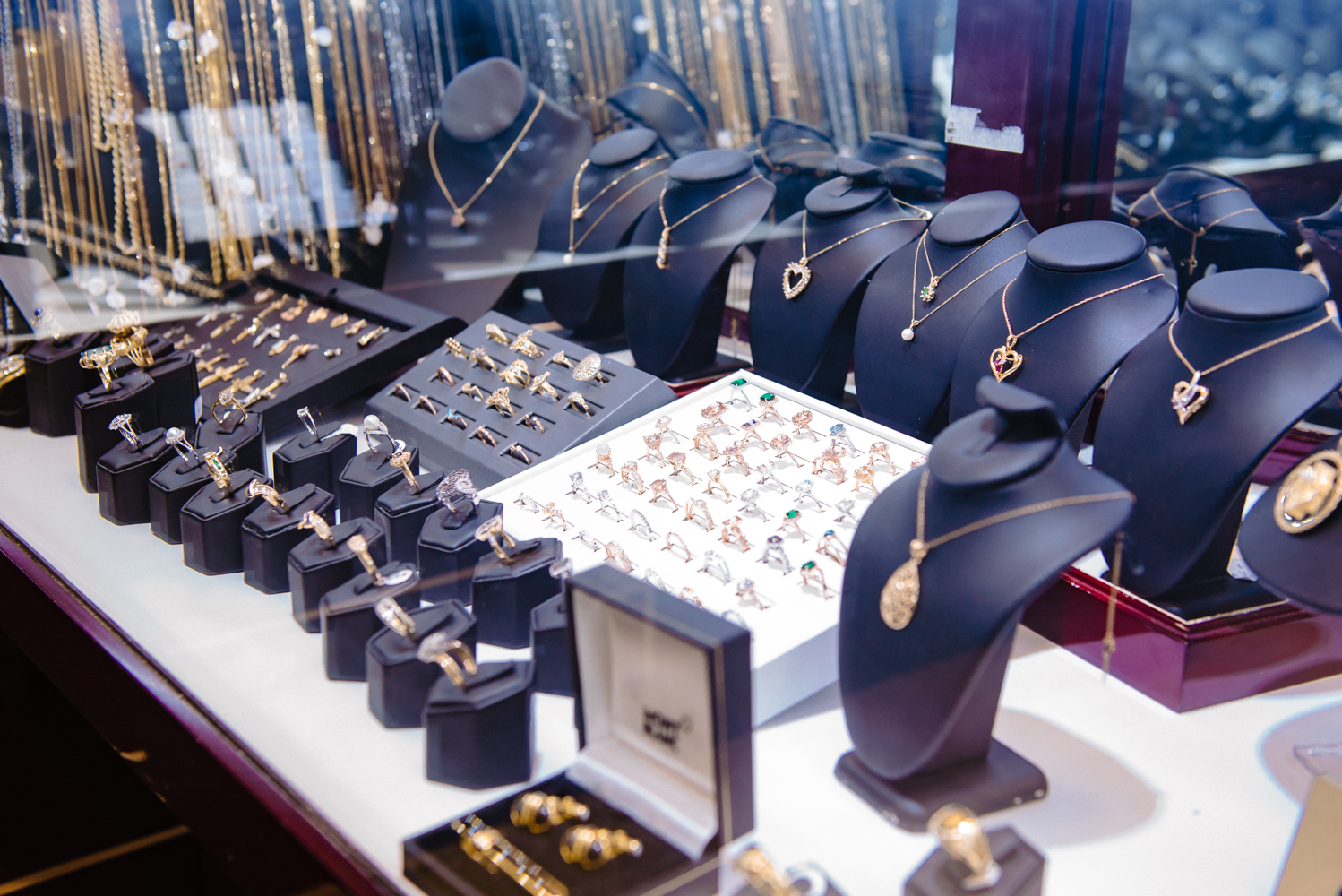 A&J Jewelers store showcase 5