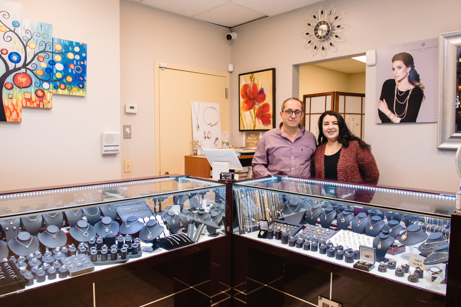 A&J Jewelers store showcase 7