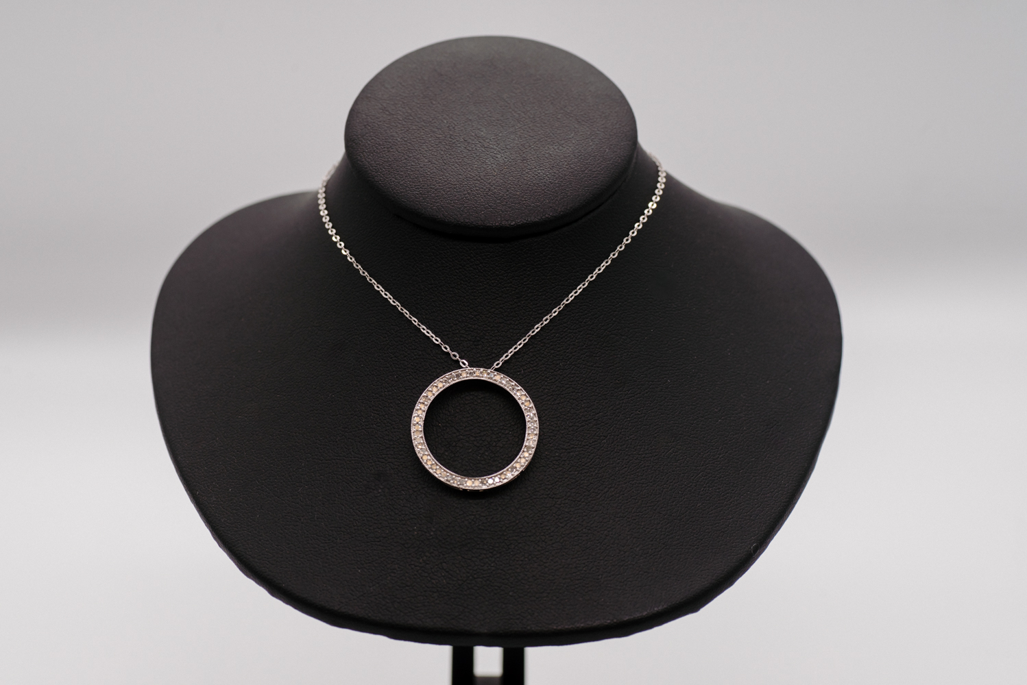 14K White Gold Diamond Circle Pendant Necklace