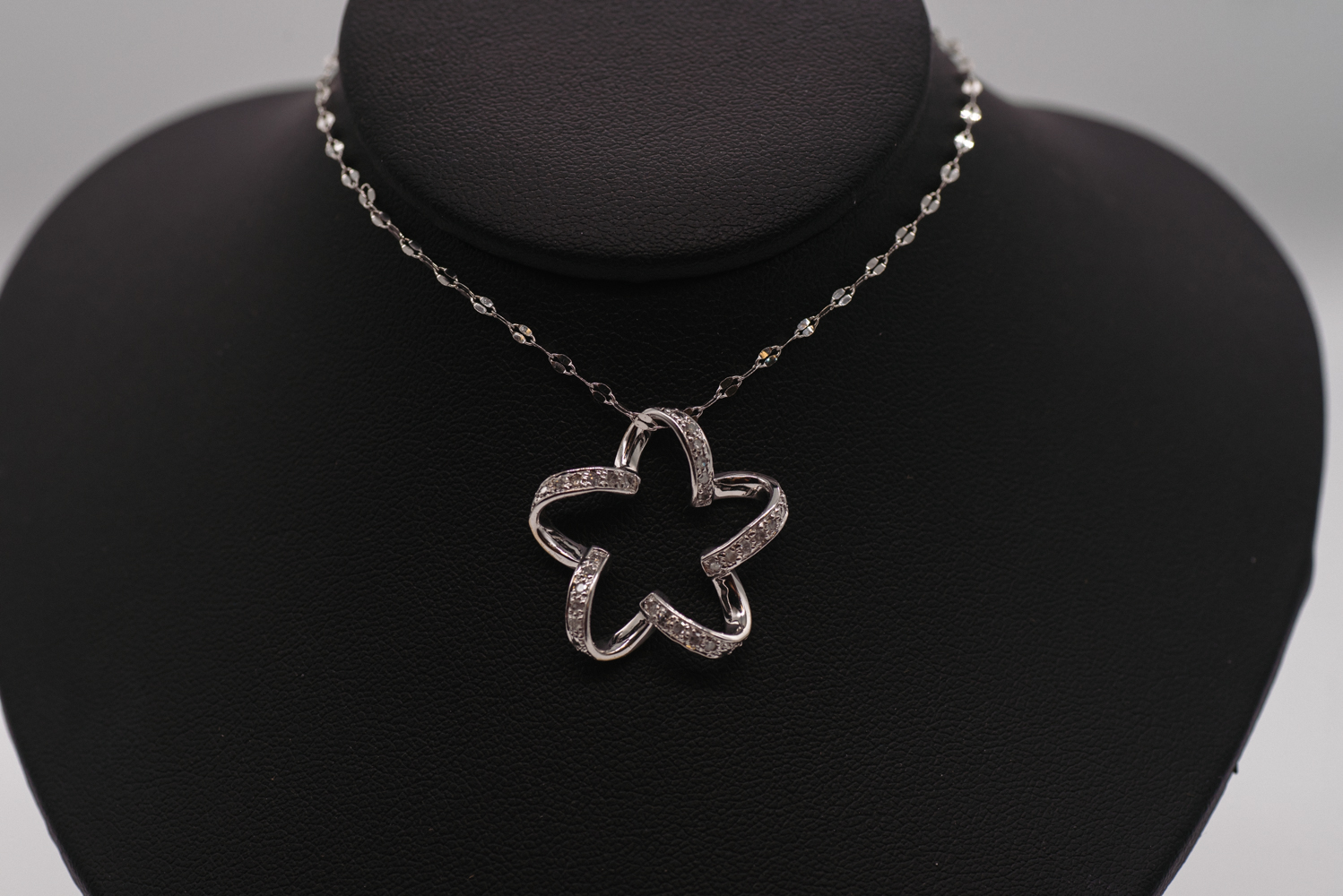 14K White Gold Diamond Star Pendant