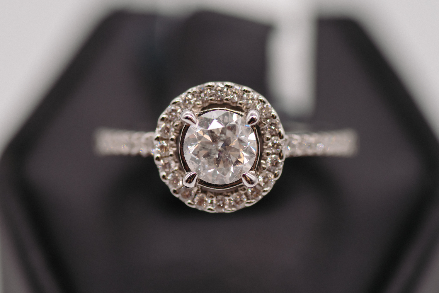 Round Brilliant Diamond Halo Ring